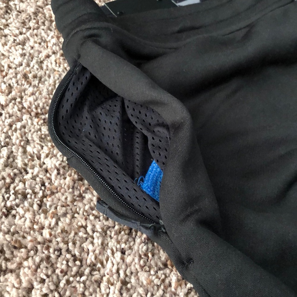 Under Armour 3/4 length Shorts | LG | New w Tag - Picture 6 of 8